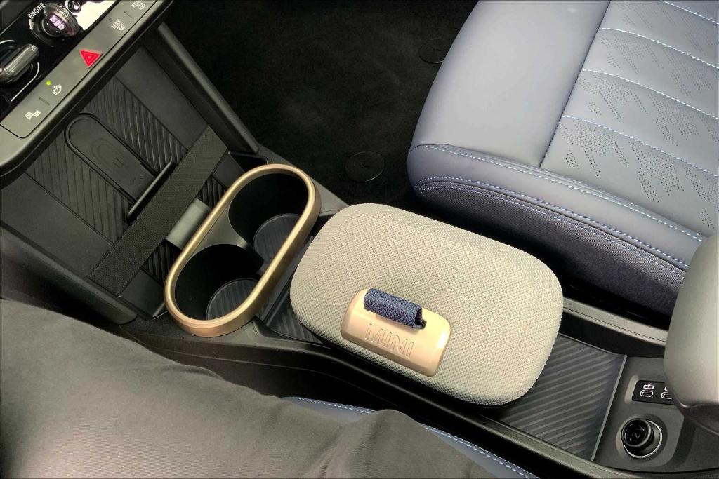 used 2025 MINI Hardtop car, priced at $28,999