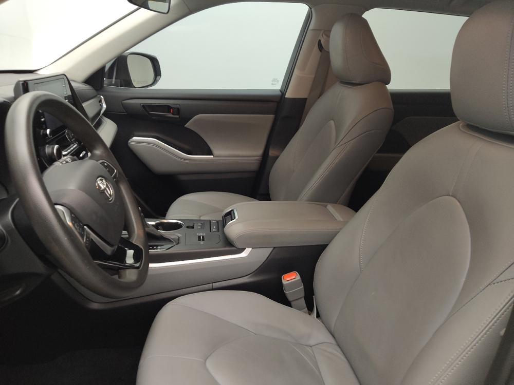 used 2021 Toyota Highlander car, priced at $26,295