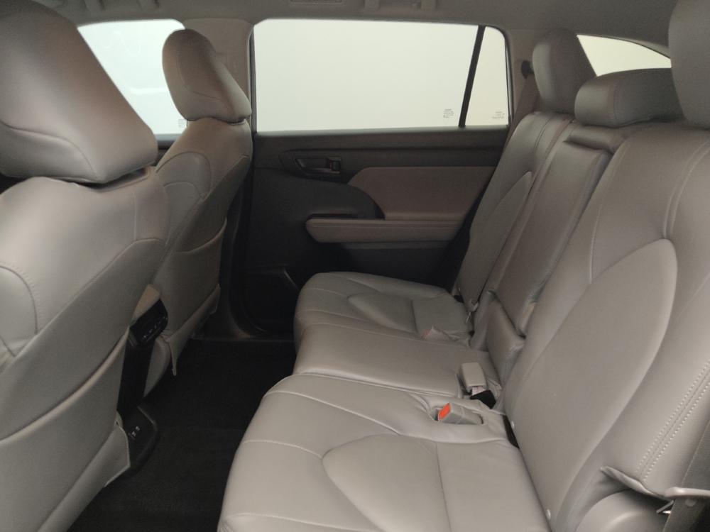 used 2021 Toyota Highlander car, priced at $26,295