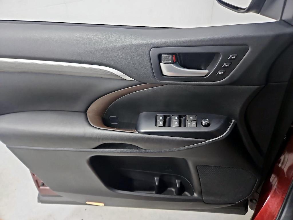 used 2017 Toyota Highlander car, priced at $31,998