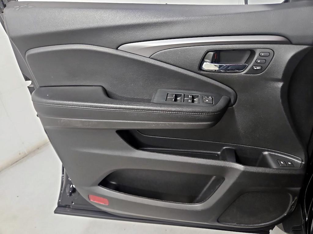 used 2022 Honda Pilot car, priced at $34,998