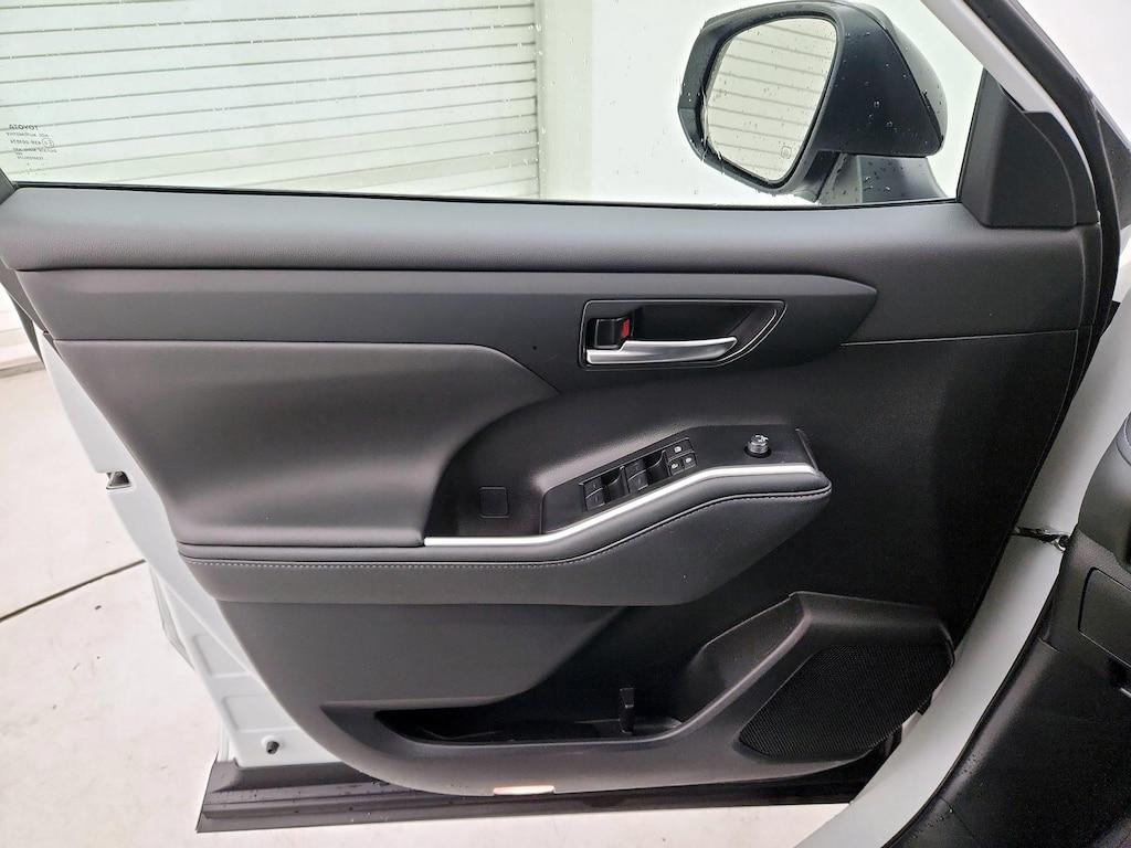 used 2024 Toyota Highlander car, priced at $42,998