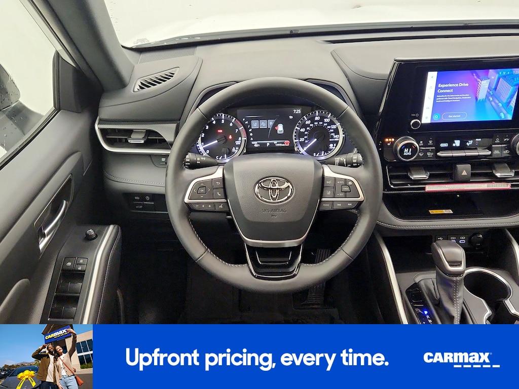 used 2024 Toyota Highlander car, priced at $42,998