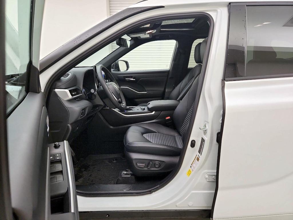 used 2024 Toyota Highlander car, priced at $42,998