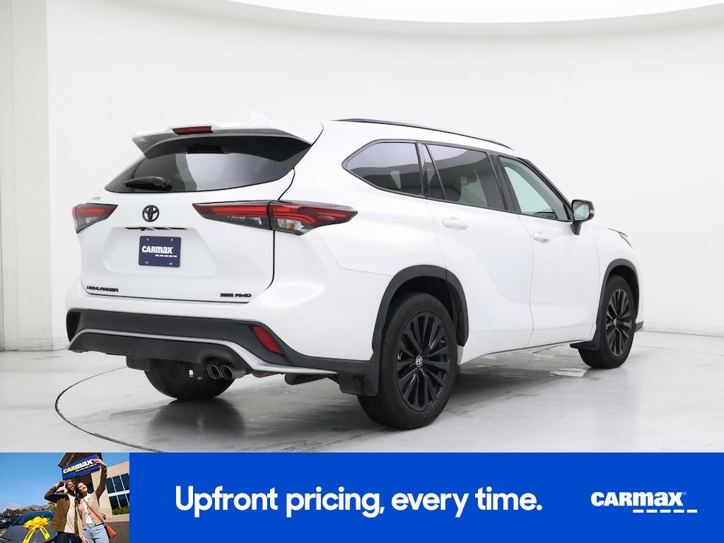 used 2024 Toyota Highlander car, priced at $42,998