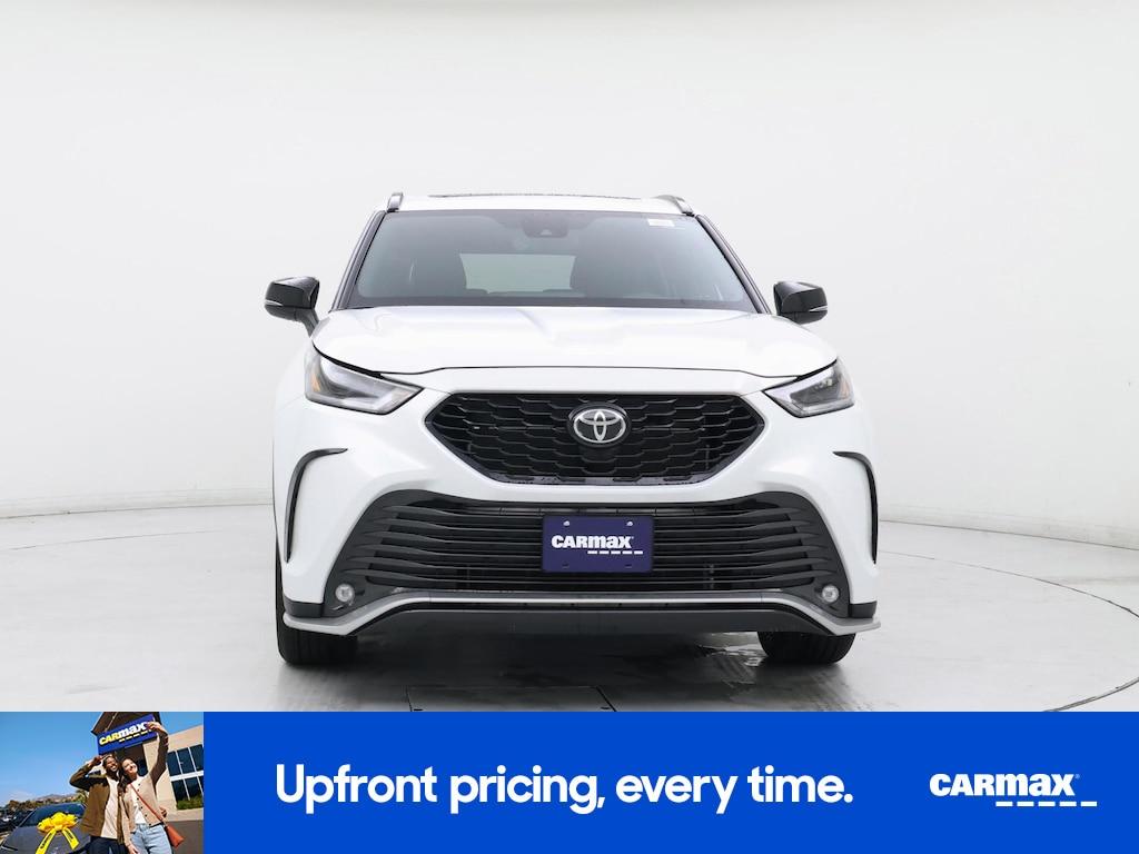 used 2024 Toyota Highlander car, priced at $42,998