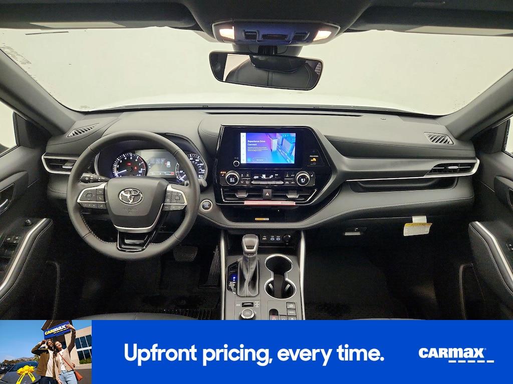 used 2024 Toyota Highlander car, priced at $42,998