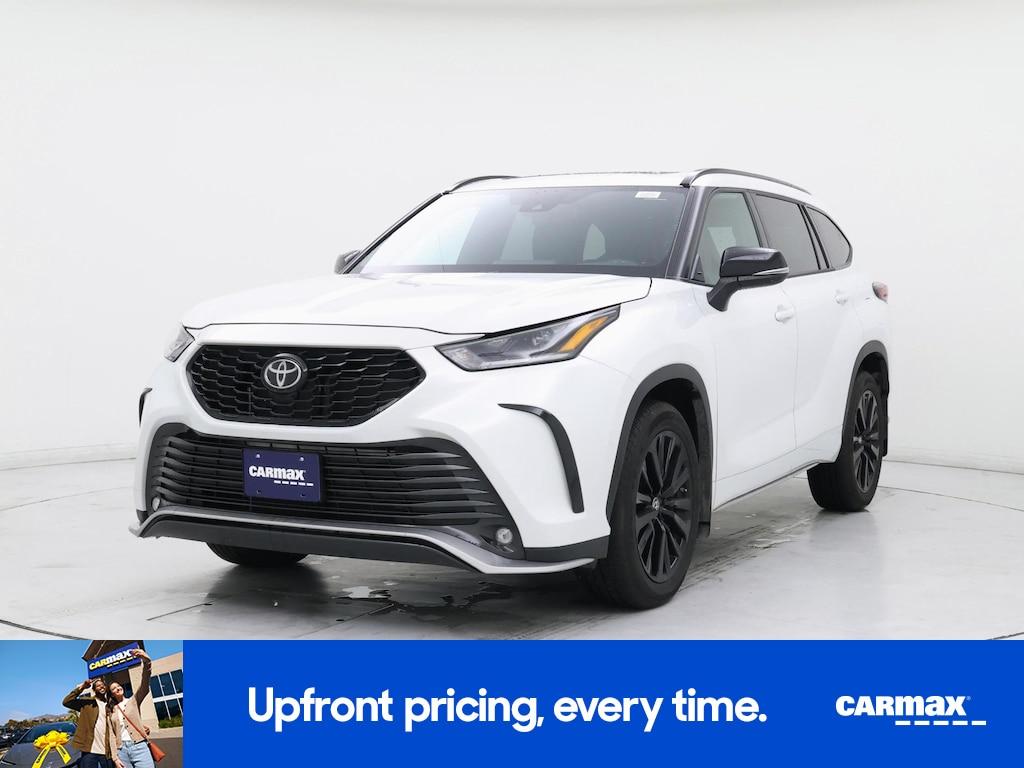 used 2024 Toyota Highlander car, priced at $42,998