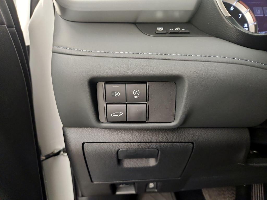 used 2024 Toyota Highlander car, priced at $42,998