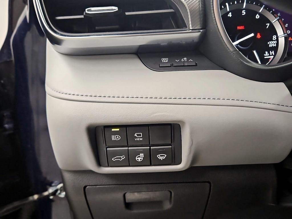 used 2021 Toyota Highlander car, priced at $37,998