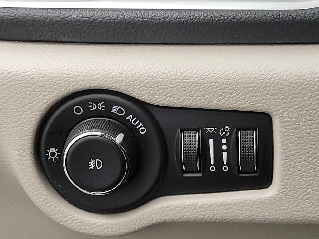 used 2023 Chrysler Pacifica Hybrid car, priced at $29,998