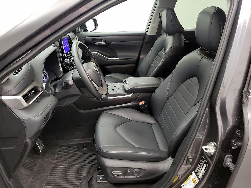 used 2023 Toyota Highlander car, priced at $40,998