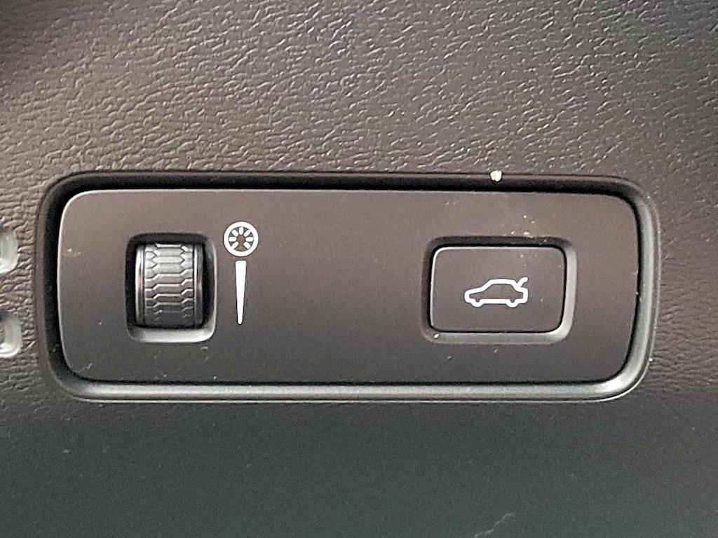 used 2019 Volvo XC40 car, priced at $23,998
