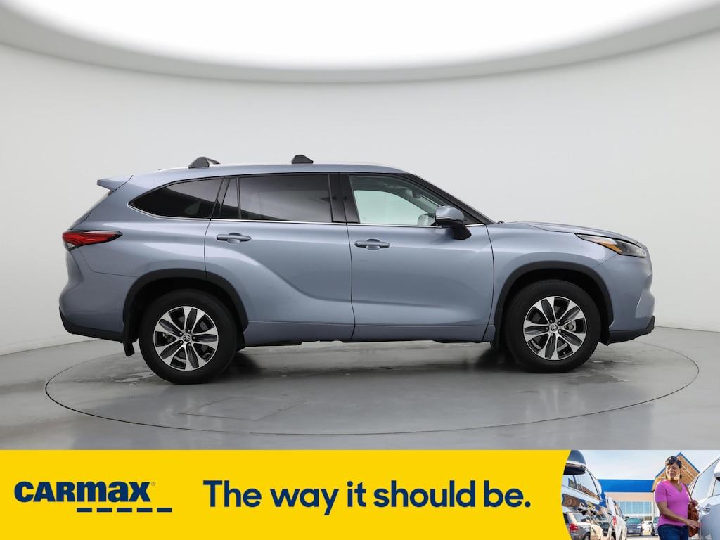 used 2022 Toyota Highlander car, priced at $37,998