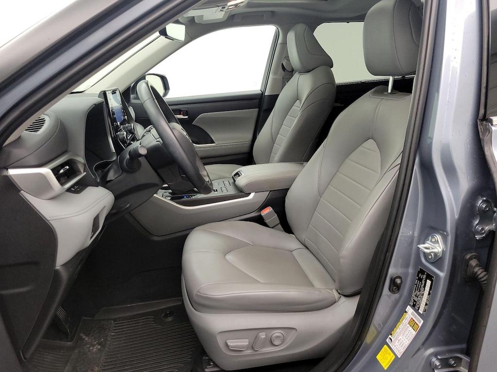 used 2022 Toyota Highlander car, priced at $37,998