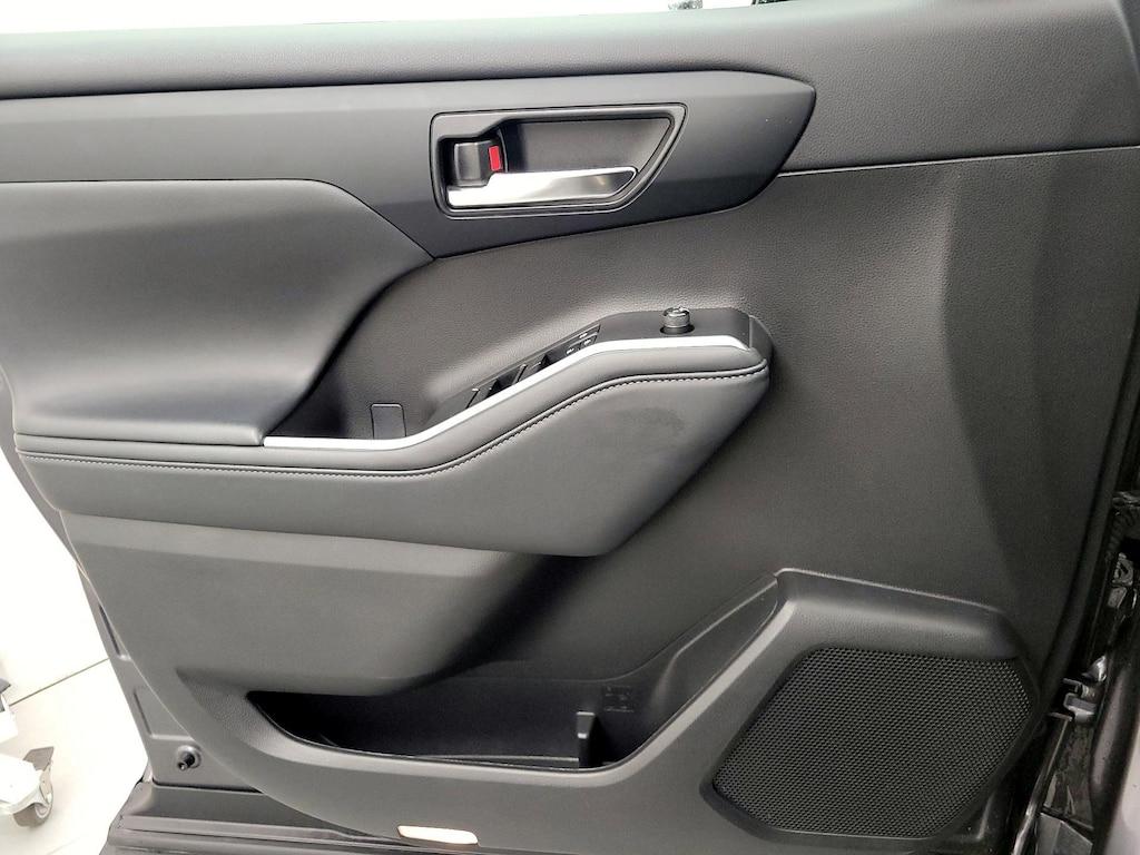 used 2023 Toyota Highlander car, priced at $36,998
