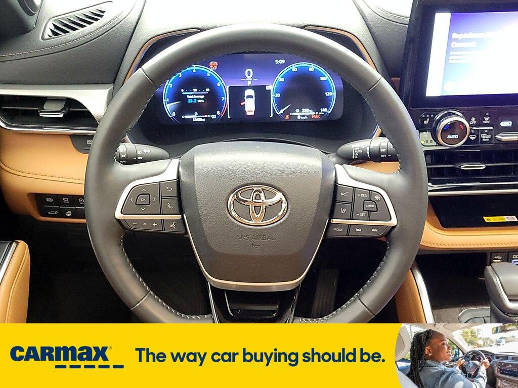 used 2023 Toyota Highlander car, priced at $45,998