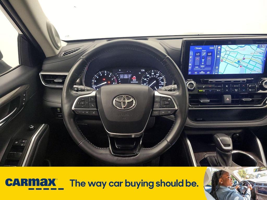 used 2021 Toyota Highlander car, priced at $33,998