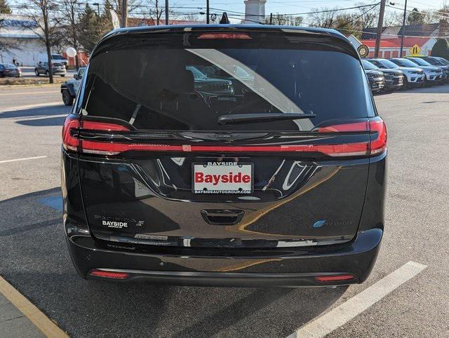 new 2024 Chrysler Pacifica Hybrid car, priced at $44,194