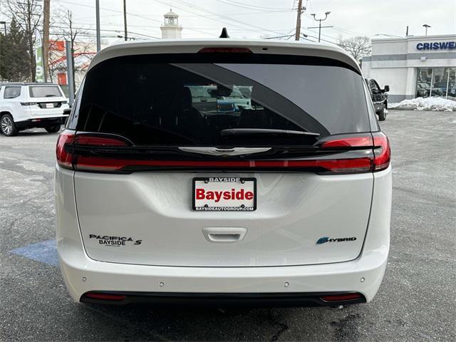 new 2024 Chrysler Pacifica Hybrid car, priced at $41,995