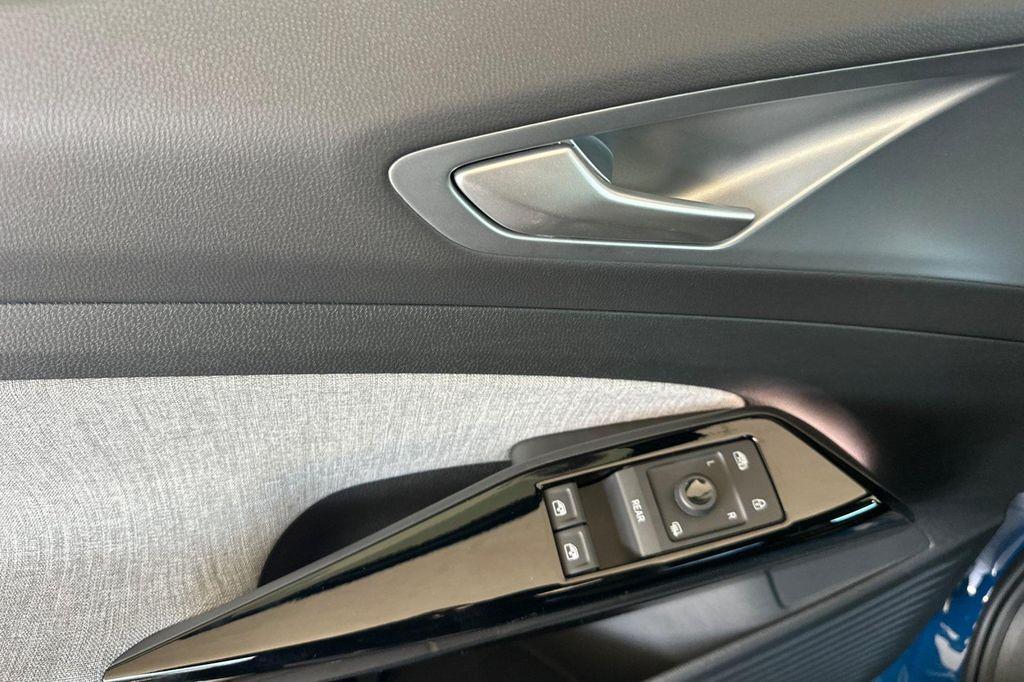 new 2025 Volkswagen ID.4 car, priced at $39,345