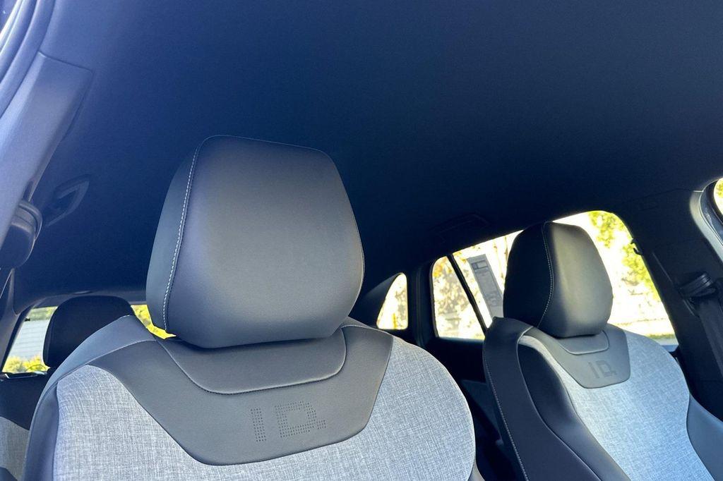 new 2025 Volkswagen ID.4 car, priced at $39,345