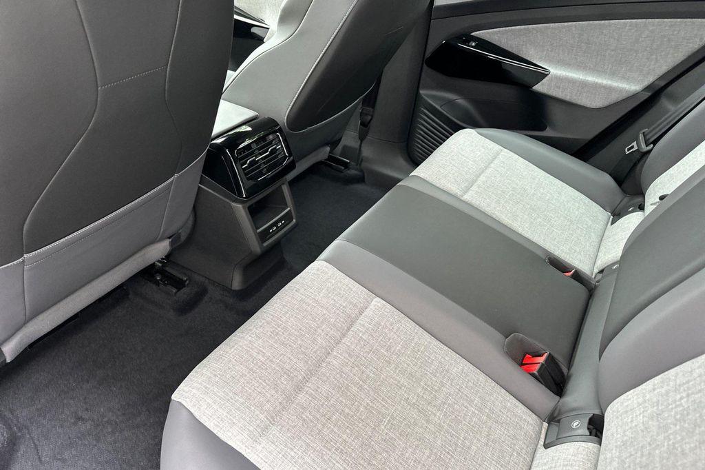 new 2025 Volkswagen ID.4 car, priced at $39,450