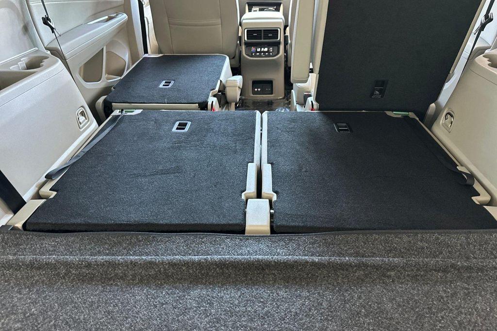 new 2025 Volkswagen Atlas car, priced at $50,450
