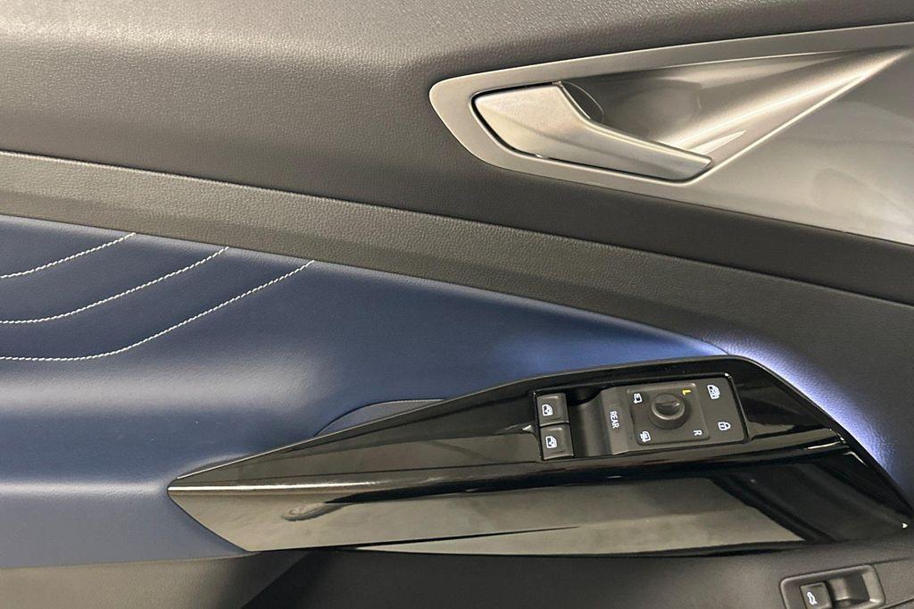 new 2025 Volkswagen ID.4 car, priced at $51,194