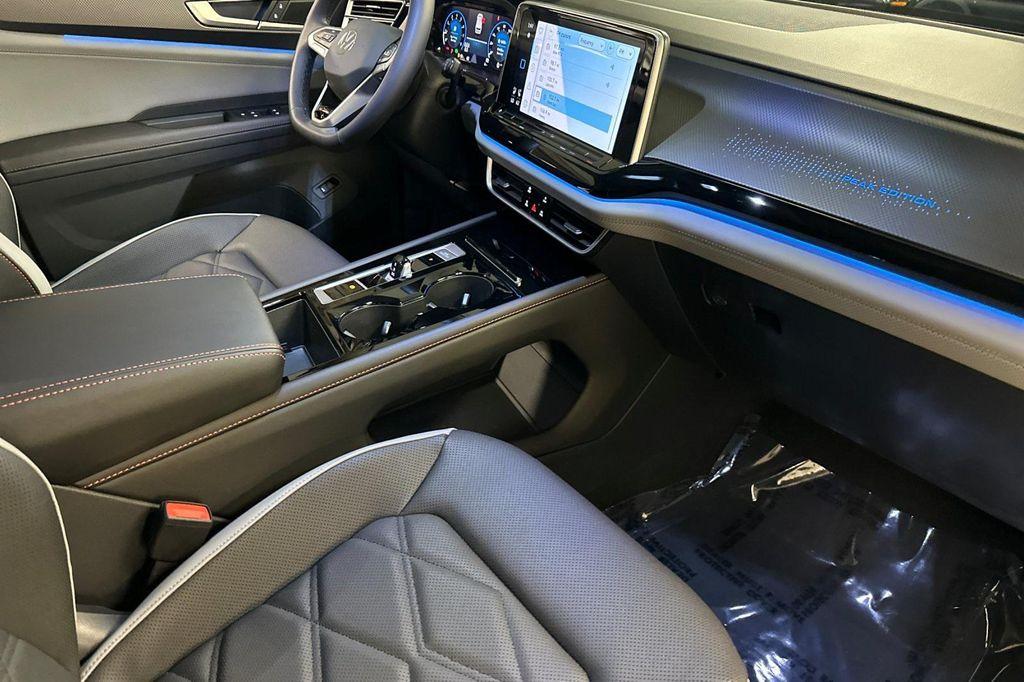 new 2025 Volkswagen Atlas car, priced at $46,115