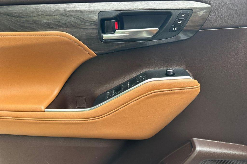 used 2022 Toyota Highlander Hybrid car, priced at $34,890