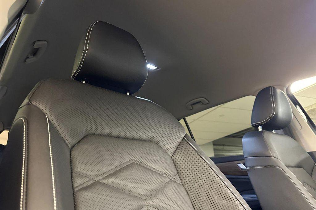 new 2025 Volkswagen Atlas car, priced at $39,264