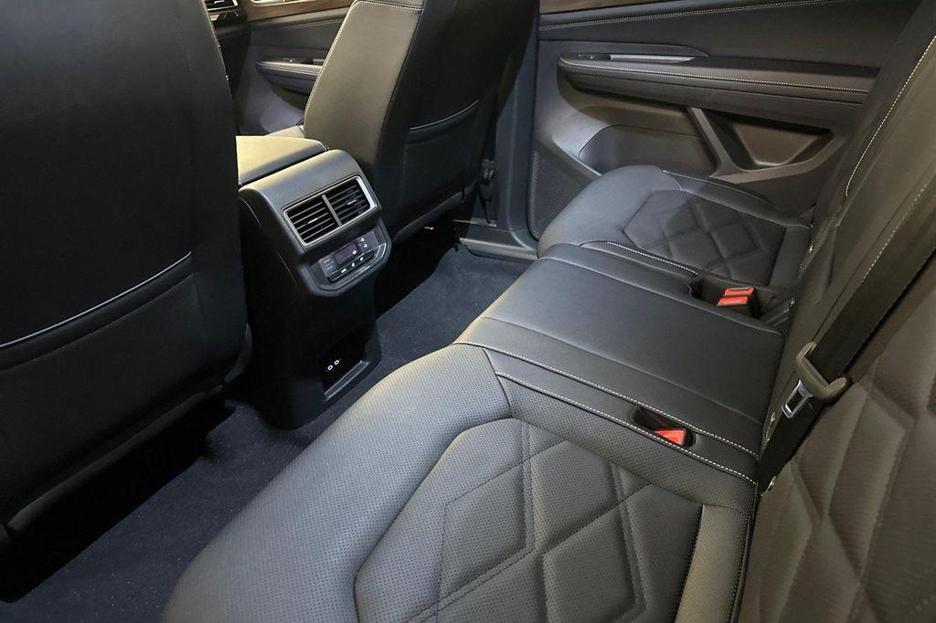 new 2025 Volkswagen Atlas car, priced at $39,264