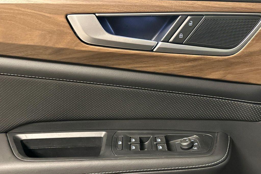 new 2025 Volkswagen Atlas car, priced at $39,264