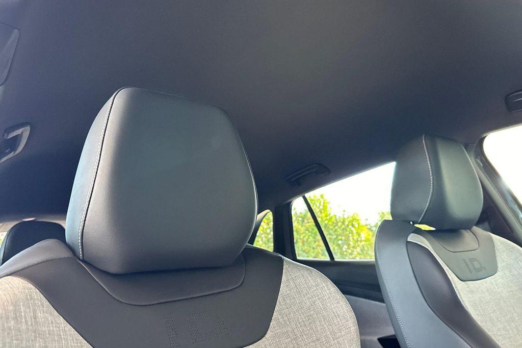 new 2025 Volkswagen ID.4 car, priced at $39,345
