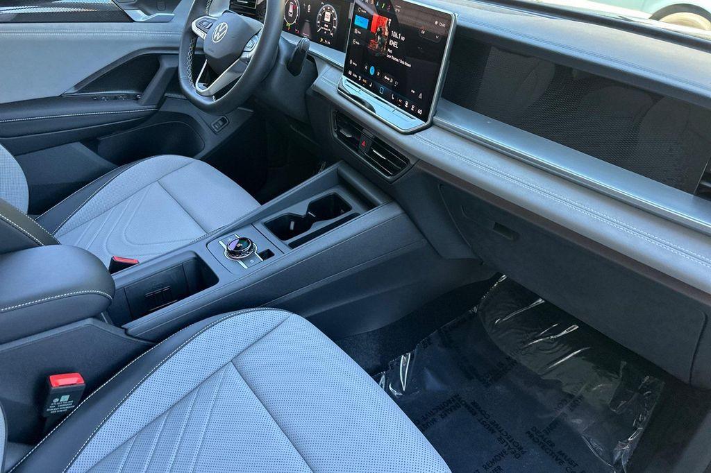 new 2025 Volkswagen Tiguan car, priced at $33,017