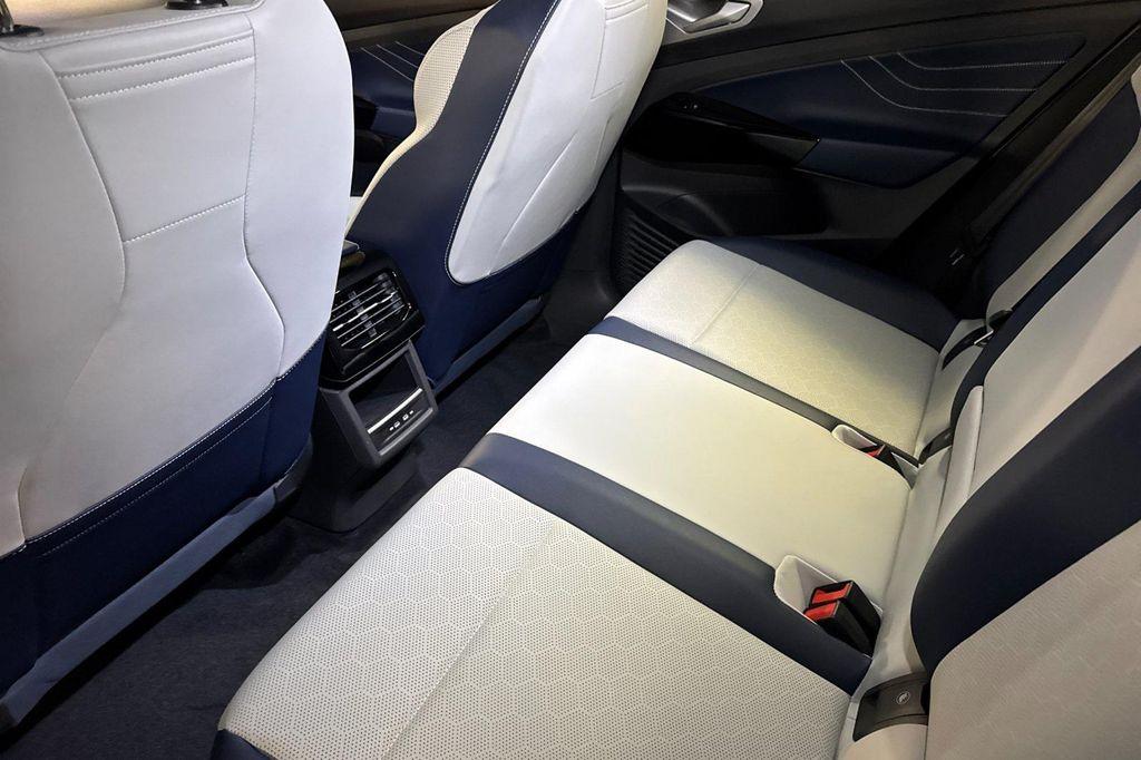 new 2025 Volkswagen ID.4 car, priced at $48,233