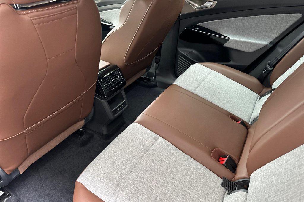 new 2025 Volkswagen ID.4 car, priced at $39,450
