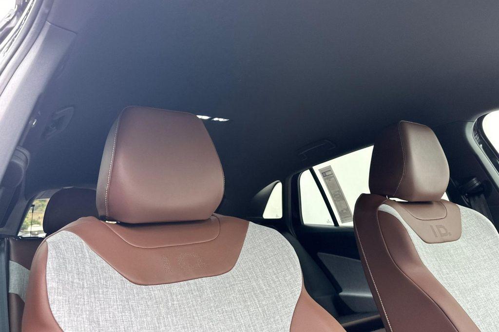 new 2025 Volkswagen ID.4 car, priced at $39,450