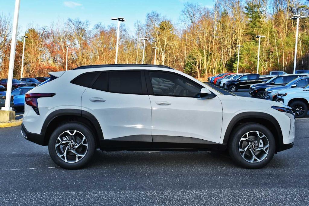 new 2025 Chevrolet Trax car, priced at $25,130