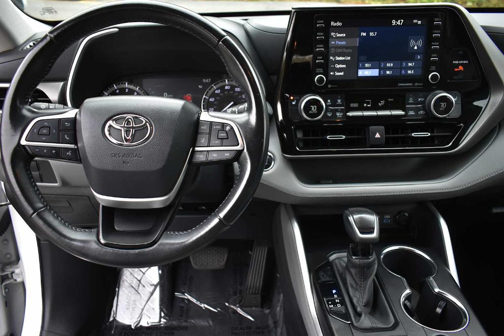 used 2022 Toyota Highlander car, priced at $35,877