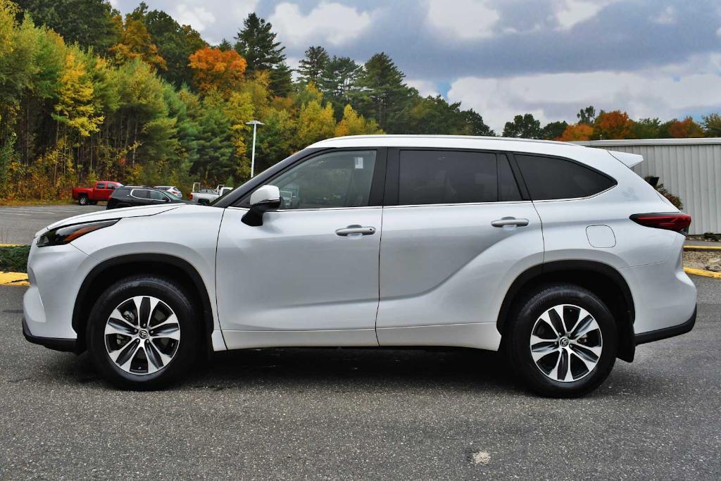 used 2022 Toyota Highlander car, priced at $35,877