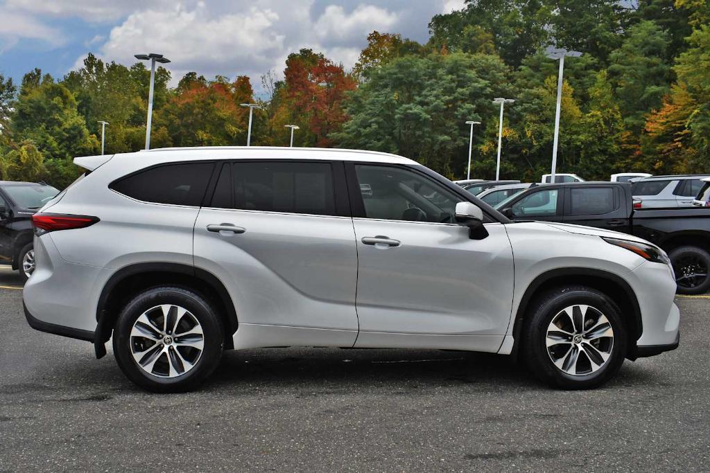 used 2022 Toyota Highlander car, priced at $35,877