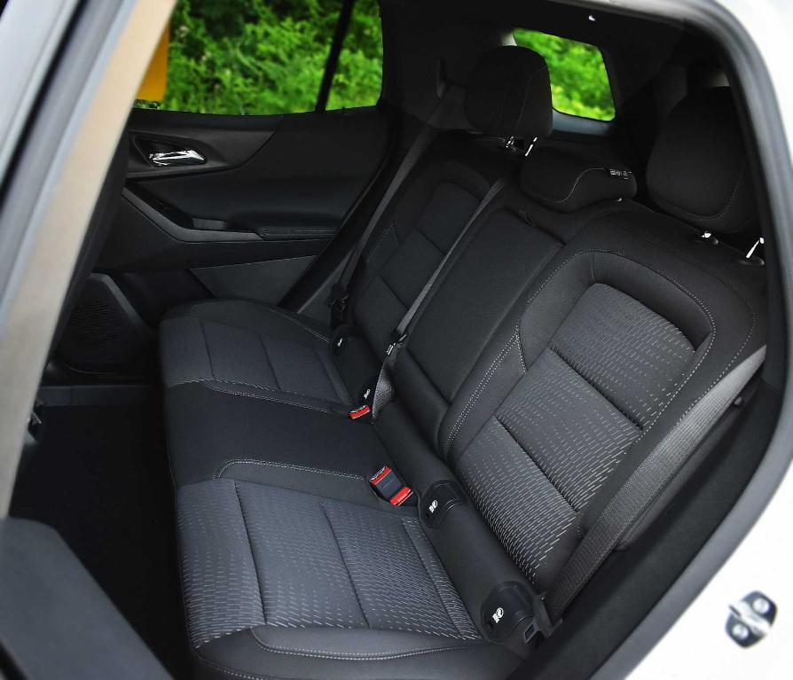 new 2026 Chevrolet Equinox car, priced at $29,820