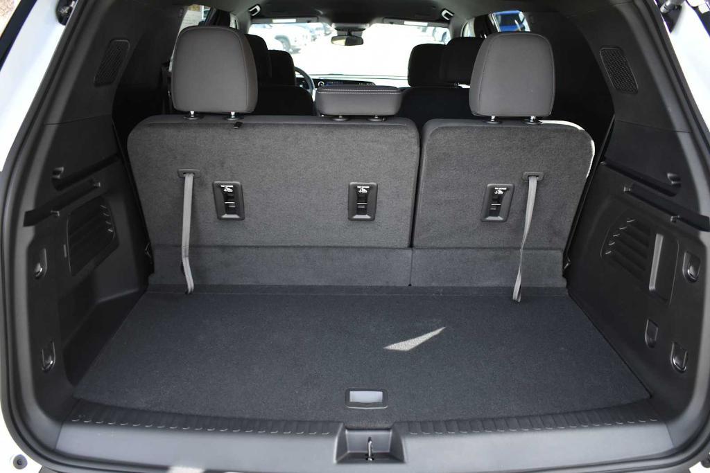 new 2025 Chevrolet Traverse car, priced at $42,345