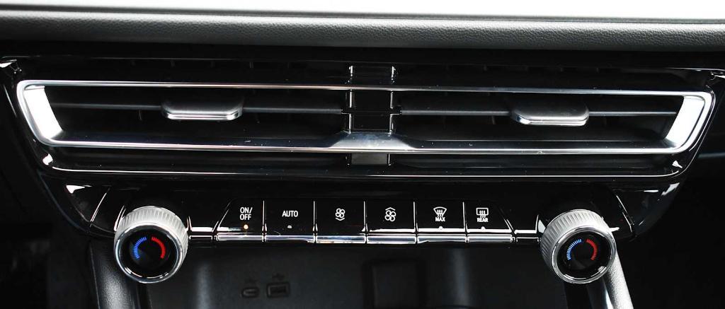 new 2025 Chevrolet Traverse car, priced at $42,345