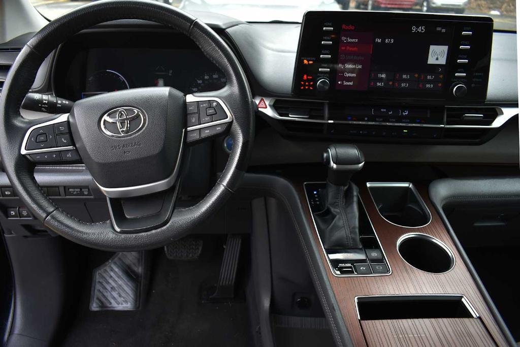 used 2022 Toyota Sienna car, priced at $37,877