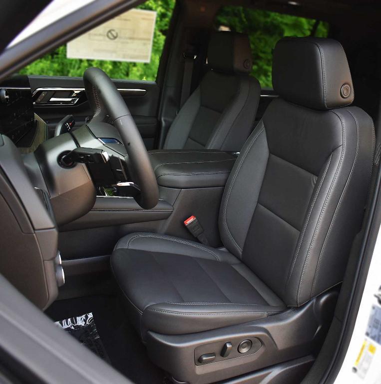 new 2025 Chevrolet Suburban car, priced at $72,470
