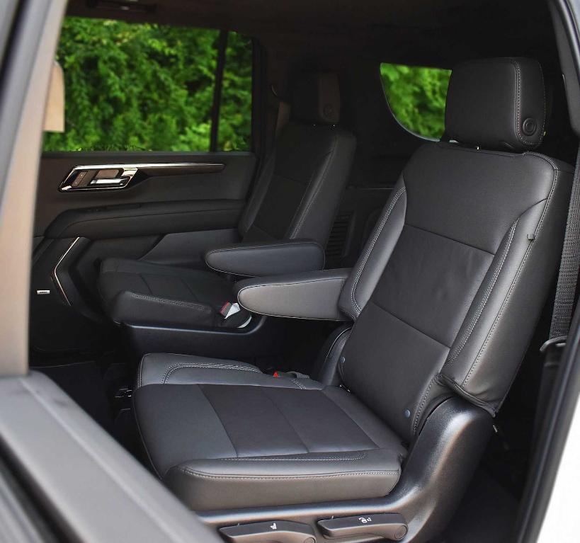 new 2025 Chevrolet Suburban car, priced at $72,470