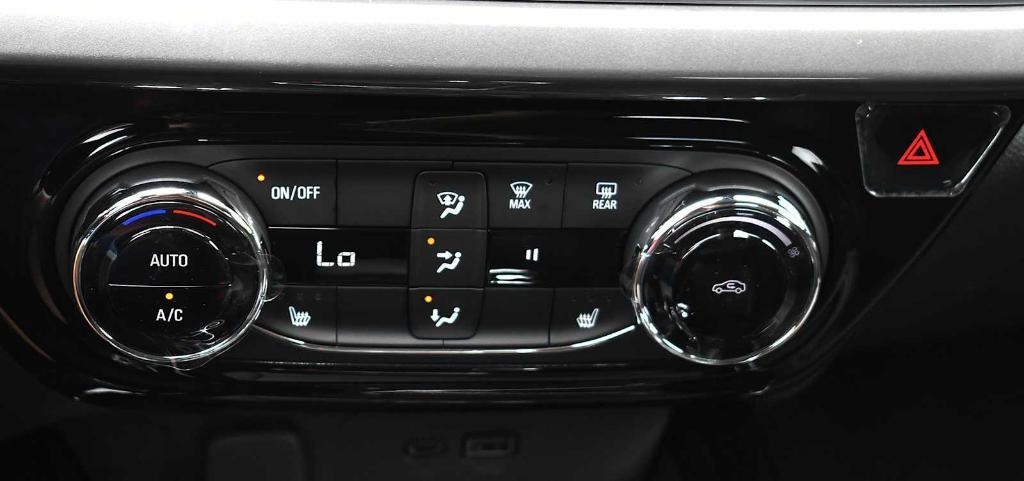 new 2025 Chevrolet Trax car, priced at $24,985